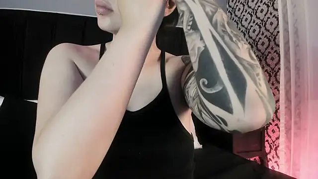 Snapshot of Adeelinee chatting on 02-21-26, 08:10 Adeelinee online show from 02-21-26, 08:10