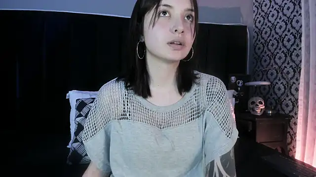 Snapshot of Adeelinee chatting on 03-26-26, 08:03 Adeelinee online show from 03-26-26, 08:03