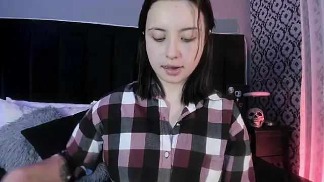 Snapshot of Adeelinee chatting on 03-28-26, 08:19 Adeelinee online show from 03-28-26, 08:19