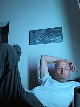 El Gizmo online show from 10-25-25, 07:16