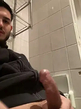 Snapshot of Furko_33 chatting on 12-12-24, 04:32 Furko 33 online show from 12-12-24, 04:32