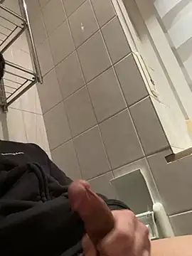 Snapshot of Furko_33 chatting on 12-28-24, 04:52 Furko 33 online show from 12-28-24, 04:52