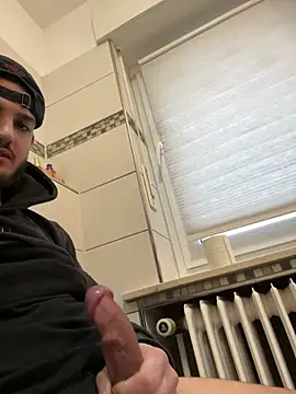 Snapshot of Furko_33 chatting on 02-27-25, 03:59 Furko 33 online show from 02-27-25, 03:59