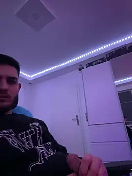 Snapshot of Furko_33 chatting on 12-23-25, 02:09 Furko 33 online show from 12-23-25, 02:09