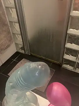 Snapshot of QueenMelissa80 chatting on 09-30-25, 05:07 QueenMelissa80 online show from 09-30-25, 05:07