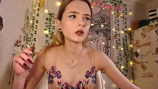 Snapshot of summerhazeee chatting on 02-03-26, 06:02 summerhazeee online show from 02-03-26, 06:02