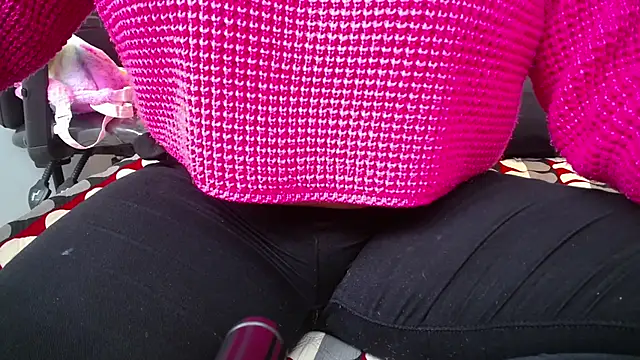 Snapshot of dayadubey_ chatting on 09-10-25, 10:04 dayadubey online show from 09-10-25, 10:04