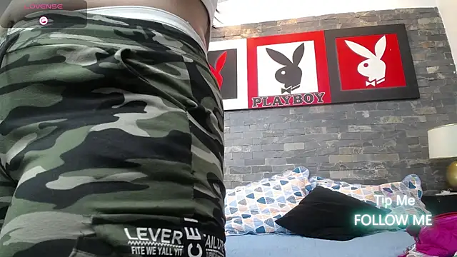 Snapshot of dayadubey_ chatting on 11-25-25, 10:04 dayadubey online show from 11-25-25, 10:04