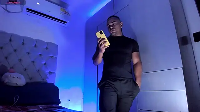 Snapshot of juande_24 chatting on 10-18-25, 05:43 juande 24 online show from 10-18-25, 05:43