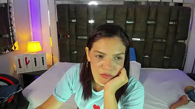 Snapshot of KatteMoss chatting on 05-25-26, 10:49 KatteMoss online show from 05-25-26, 10:49