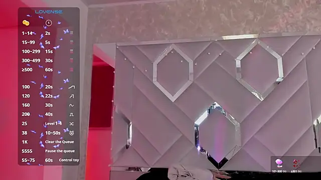 Snapshot of Sara_Foxx1 chatting on 01-17-25, 04:28 Sara Foxx1 online show from 01-17-25, 04:28