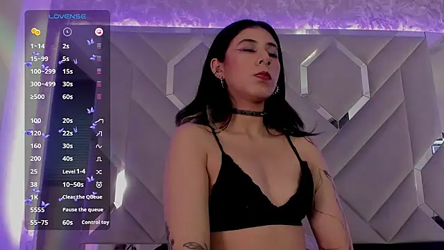 Snapshot of Sara_Foxx1 chatting on 01-31-25, 01:43 Sara Foxx1 online show from 01-31-25, 01:43