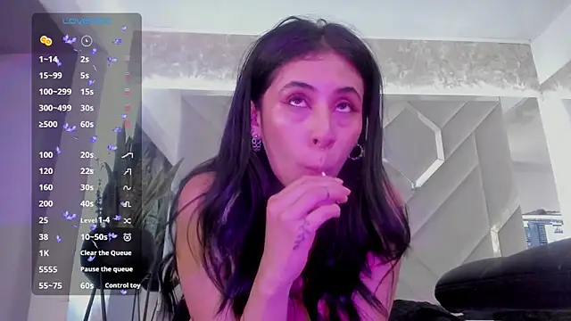 Snapshot of Sara_Foxx1 chatting on 03-02-25, 01:04 Sara Foxx1 online show from 03-02-25, 01:04