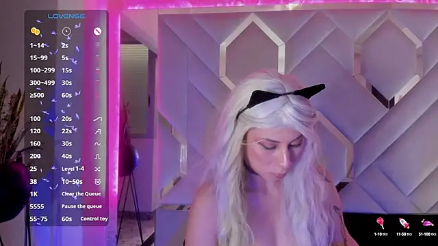 Snapshot of Sara_Foxx1 chatting on 09-14-25, 08:30 Sara Foxx1 online show from 09-14-25, 08:30