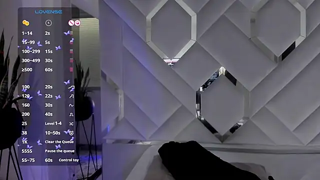 Snapshot of Sara_Foxx1 chatting on 09-19-25, 06:30 Sara Foxx1 online show from 09-19-25, 06:30