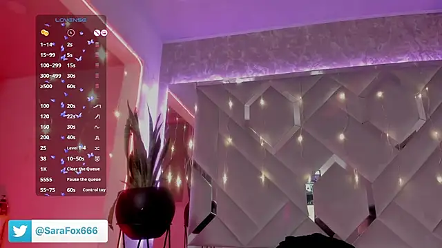 Snapshot of Sara_Foxx1 chatting on 10-20-25, 08:09 Sara Foxx1 online show from 10-20-25, 08:09