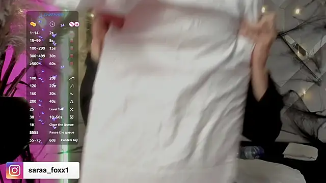 Snapshot of Sara_Foxx1 chatting on 10-27-25, 02:59 Sara Foxx1 online show from 10-27-25, 02:59