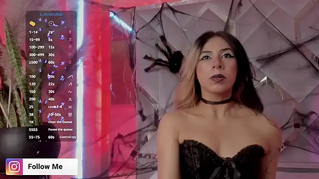 Snapshot of Sara_Foxx1 chatting on 10-28-25, 08:55 Sara Foxx1 online show from 10-28-25, 08:55