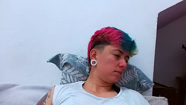 tomboyblue online show from 10-24-25, 04:36