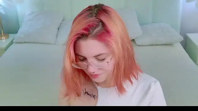 Snapshot of Lisa_Adam chatting on 01-24-25, 04:05 Lisa Adam online show from 01-24-25, 04:05