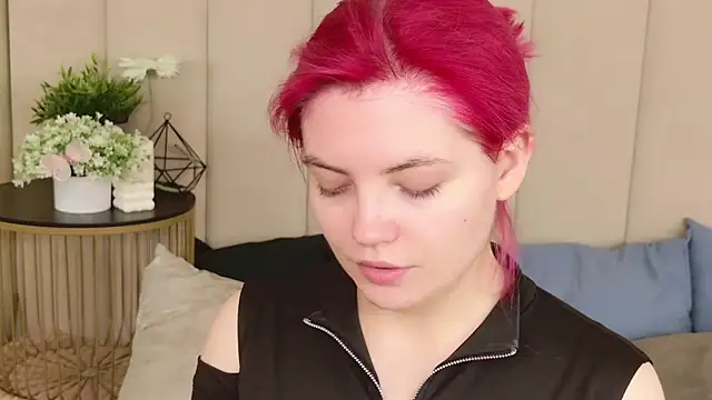 Snapshot of Lisa_Adam chatting on 12-04-25, 04:05 Lisa Adam online show from 12-04-25, 04:05