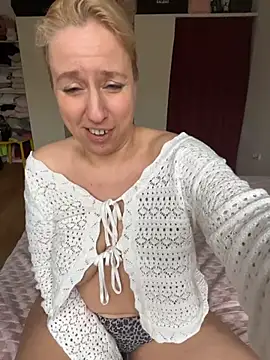 MariaValentine online show from 12-19-25, 09:38