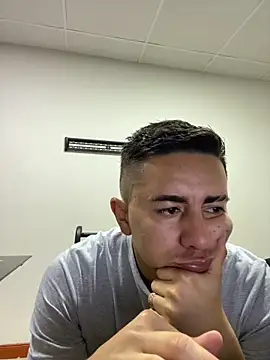 Snapshot of DanielGomez9 chatting on 12-09-24, 11:34 DanielGomez9 online show from 12-09-24, 11:34