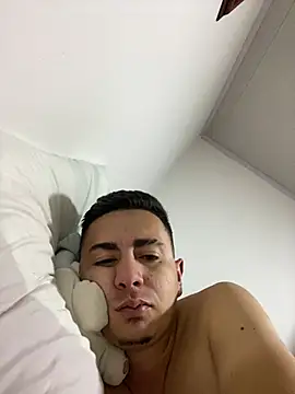 Snapshot of DanielGomez9 chatting on 12-11-24, 04:39 DanielGomez9 online show from 12-11-24, 04:39