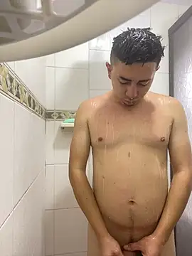 Snapshot of DanielGomez9 chatting on 12-13-24, 01:12 DanielGomez9 online show from 12-13-24, 01:12