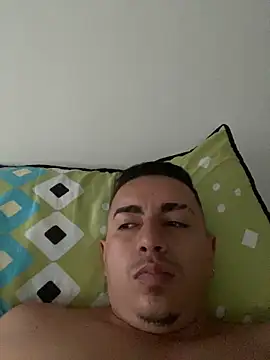 Snapshot of DanielGomez9 chatting on 01-01-25, 10:35 DanielGomez9 online show from 01-01-25, 10:35