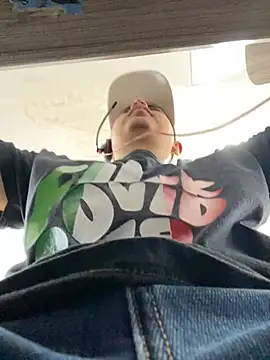 Snapshot of DanielGomez9 chatting on 01-27-25, 02:35 DanielGomez9 online show from 01-27-25, 02:35