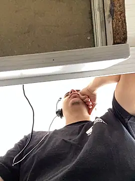 Snapshot of DanielGomez9 chatting on 02-10-25, 02:05 DanielGomez9 online show from 02-10-25, 02:05