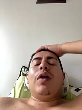 Snapshot of DanielGomez9 chatting on 03-09-25, 08:31 DanielGomez9 online show from 03-09-25, 08:31