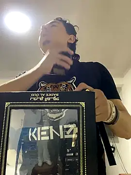 Snapshot of DanielGomez9 chatting on 09-29-25, 02:22 DanielGomez9 online show from 09-29-25, 02:22