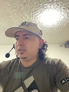 Snapshot of DanielGomez9 chatting on 02-09-26, 04:00 DanielGomez9 online show from 02-09-26, 04:00