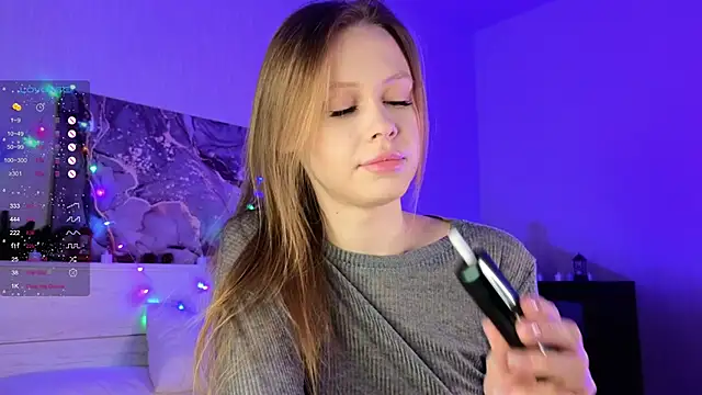 Snapshot of TaraSims chatting on 01-05-25, 11:12 TaraSims online show from 01-05-25, 11:12