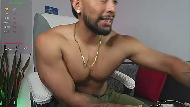 Snapshot of Couple_muscle1 chatting on 05-21-26, 08:49 Couple muscle1 online show from 05-21-26, 08:49