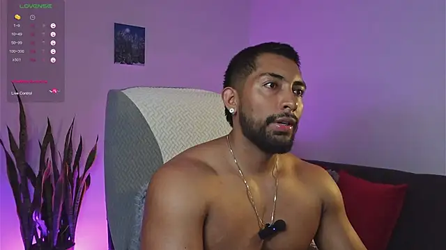 Snapshot of Couple_muscle1 chatting on 05-25-26, 11:11 Couple muscle1 online show from 05-25-26, 11:11