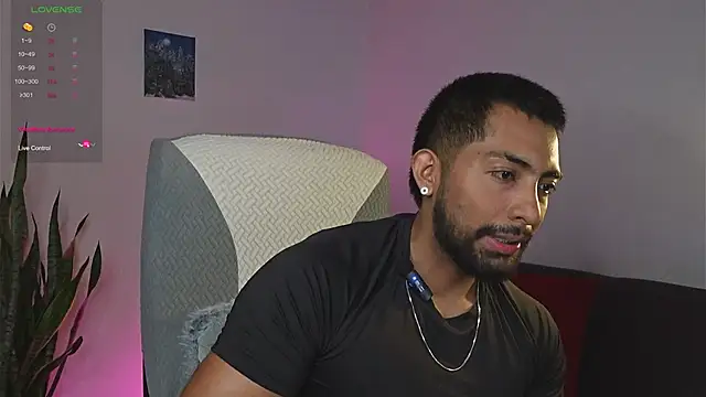 Snapshot of Couple_muscle1 chatting on 05-28-26, 01:41 Couple muscle1 online show from 05-28-26, 01:41