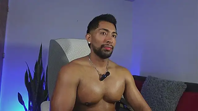 Snapshot of Couple_muscle1 chatting on 06-15-26, 10:17 Couple muscle1 online show from 06-15-26, 10:17