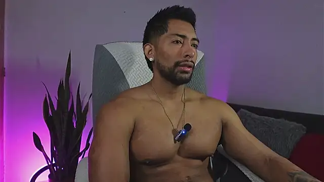 Snapshot of Couple_muscle1 chatting on 06-19-26, 12:53 Couple muscle1 online show from 06-19-26, 12:53