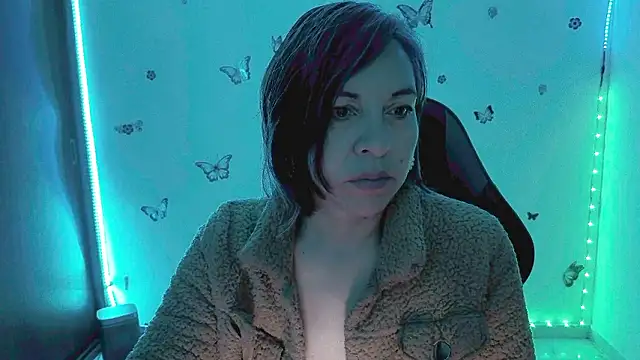 Lady breaks hearts online show from 03-01-26, 10:39