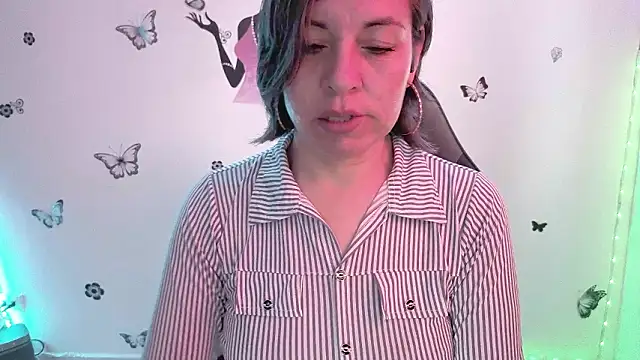 Lady breaks hearts online show from 03-12-26, 12:55