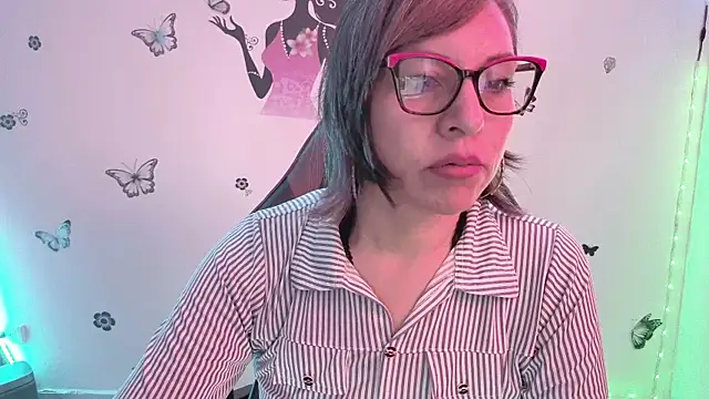 Lady breaks hearts online show from 03-26-26, 12:44