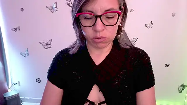 Lady breaks hearts online show from 04-27-26, 01:20