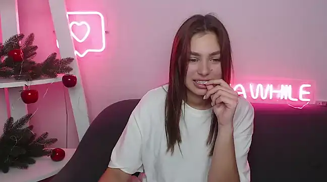 Snapshot of MilanaAngelAs chatting on 12-23-24, 10:32 MilanaAngelAs online show from 12-23-24, 10:32