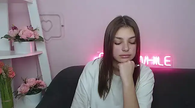 Snapshot of MilanaAngelAs chatting on 01-12-25, 10:45 MilanaAngelAs online show from 01-12-25, 10:45
