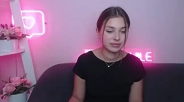 Snapshot of MilanaAngelAs chatting on 01-26-25, 05:45 MilanaAngelAs online show from 01-26-25, 05:45