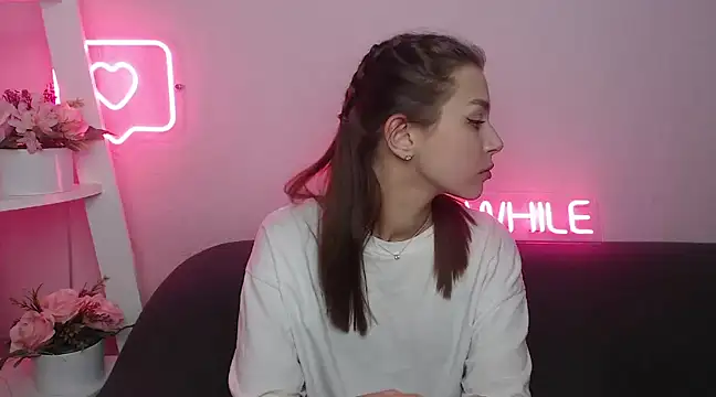 Snapshot of MilanaAngelAs chatting on 01-28-25, 05:43 MilanaAngelAs online show from 01-28-25, 05:43