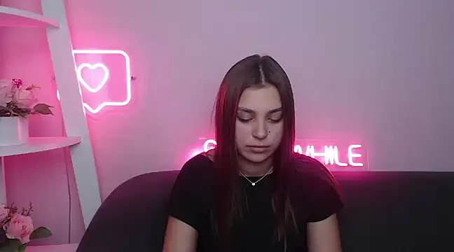 Snapshot of MilanaAngelAs chatting on 02-07-25, 05:07 MilanaAngelAs online show from 02-07-25, 05:07